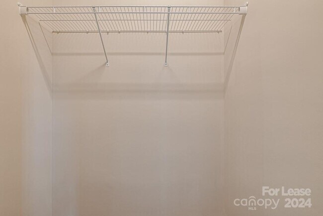 Building Photo - 2209 Silver Cres Dr