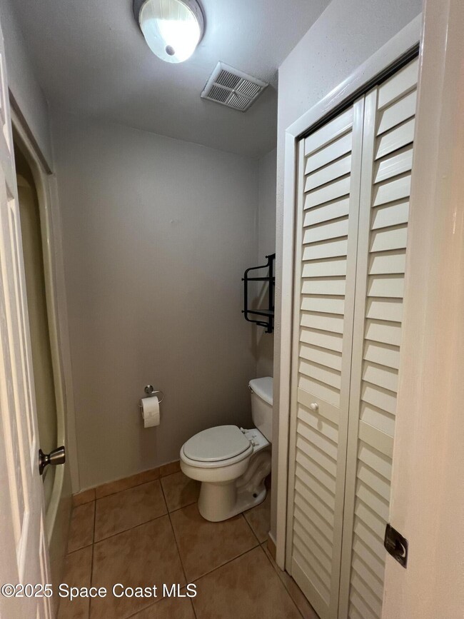 Building Photo - 8716 Hibiscus Ct