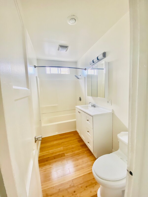 Building Photo - 767 Bennett Ave