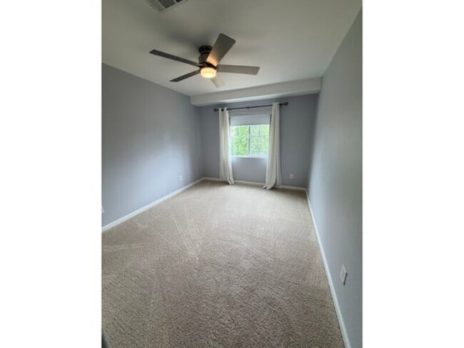 Building Photo - 10552 Vaughn Ct