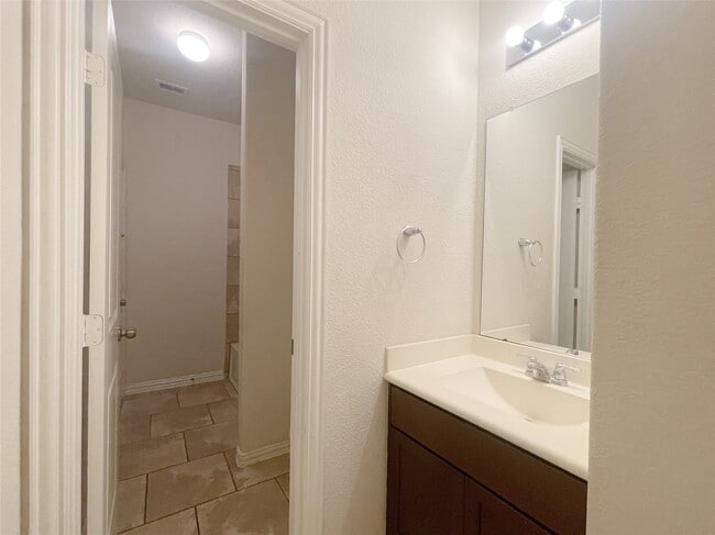 Building Photo - 16702 White Hyacinth Ct