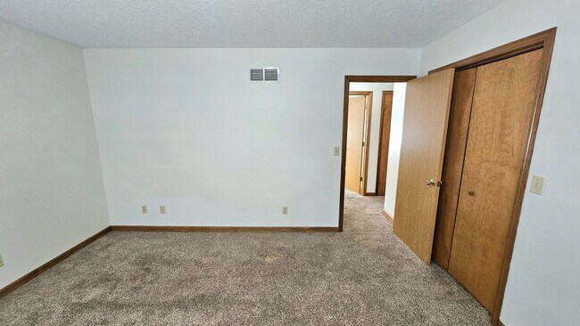 Building Photo - 1611 Spring Village Ln