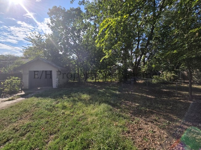 Building Photo - 907 N Faulkner St