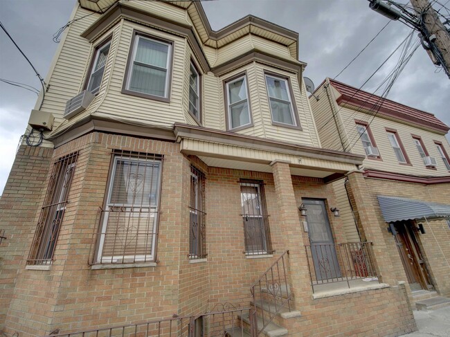 Primary Photo - 1209 14th St