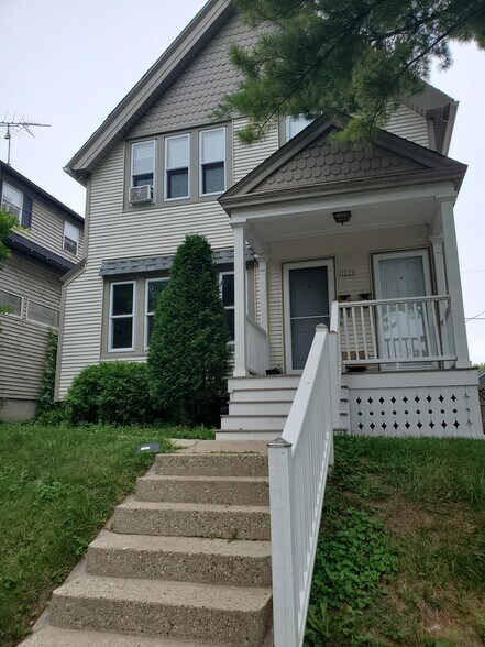 Building Photo - 3235 S Indiana Ave