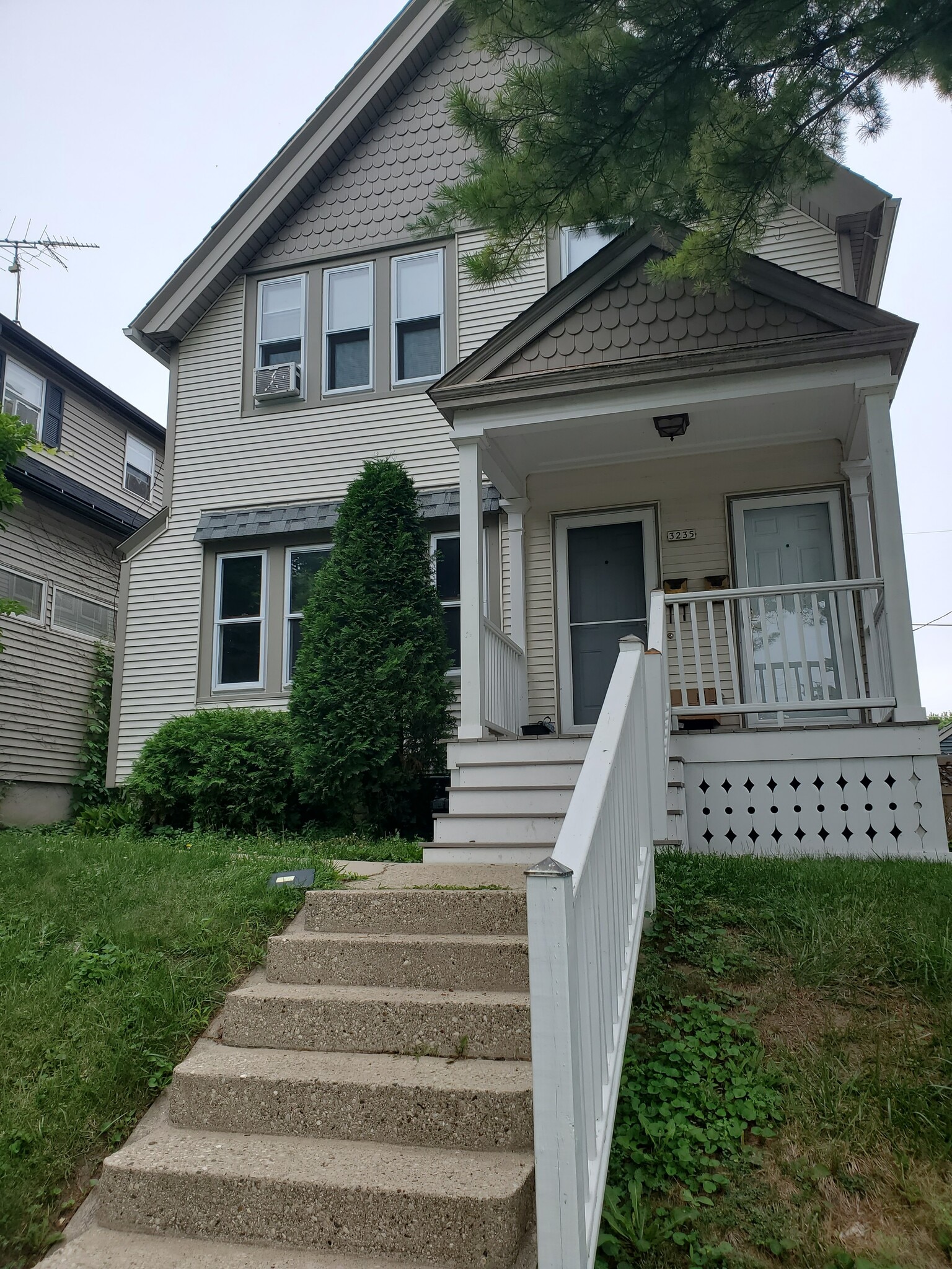 Building Photo - 3235 S Indiana Ave