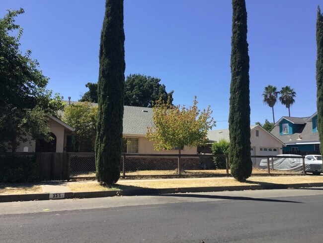 Primary Photo - Nice 2-Bedroom House