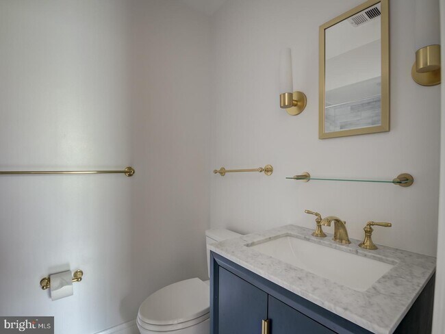 Building Photo - 4354 Westover Pl NW
