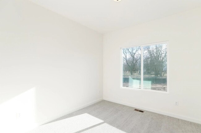 Building Photo - 5314-5316 N Pinecrest St
