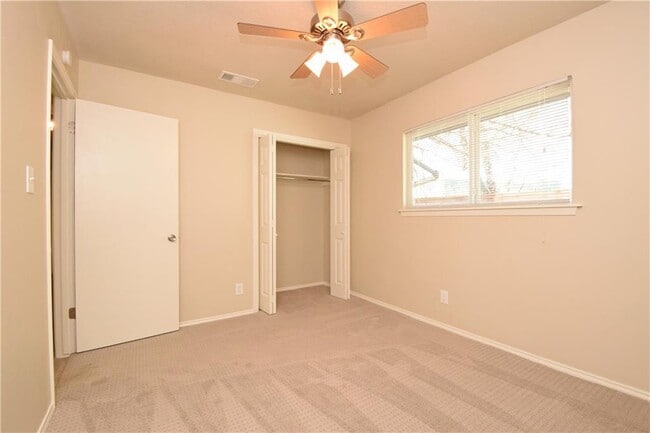 Building Photo - 6400 Brookside Dr