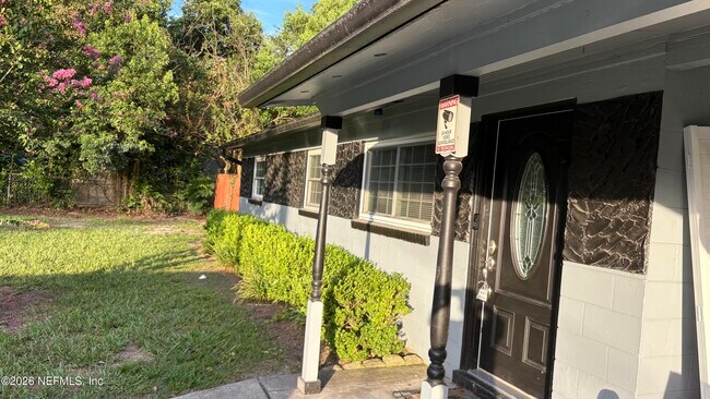 Building Photo - 8036 Delaroche Dr