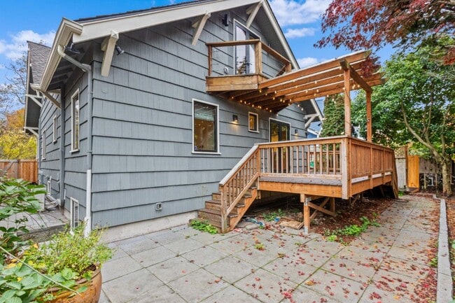 Building Photo - 4Bd/3Ba Seattle House
