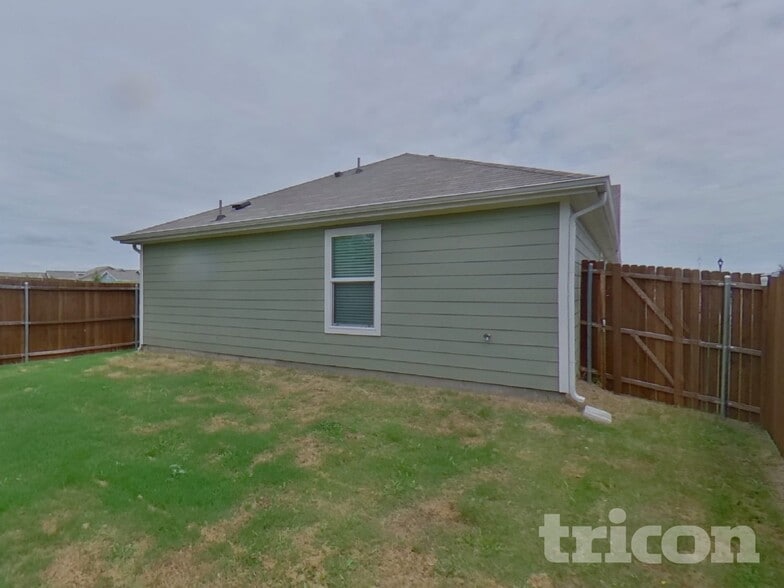 Building Photo - 8901 Red Fox Trl