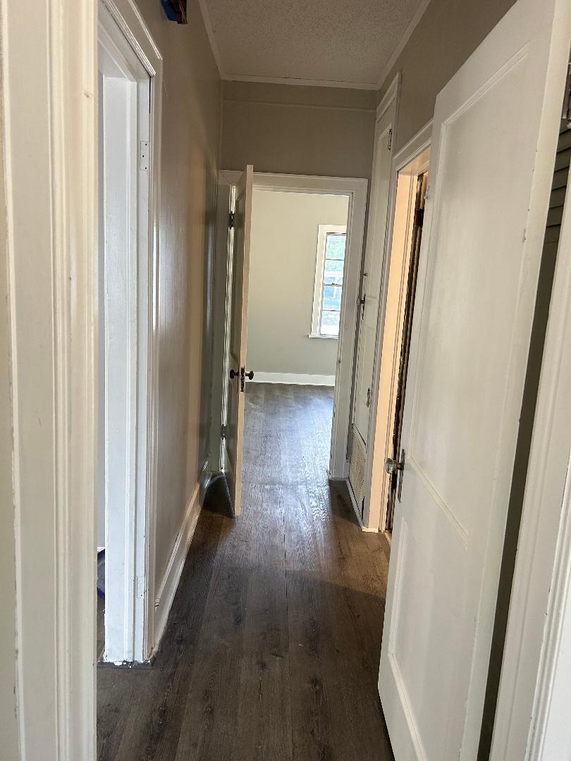 Building Photo - 616 Riverside Dr