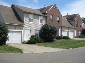 Building Photo - 25-27 Applewood Cir.