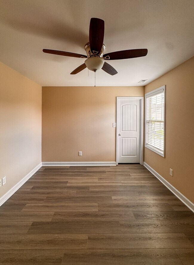 Building Photo - Well-Maintained 4 Bed 2.5 Bath Home in Westgate
