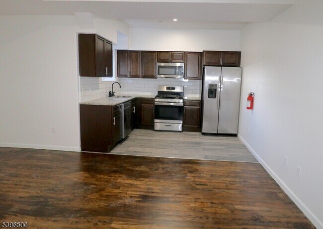 Building Photo - 14 Gouverneur St