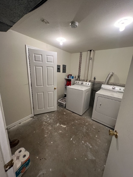 Building Photo - 2754 Phyllis Cir S