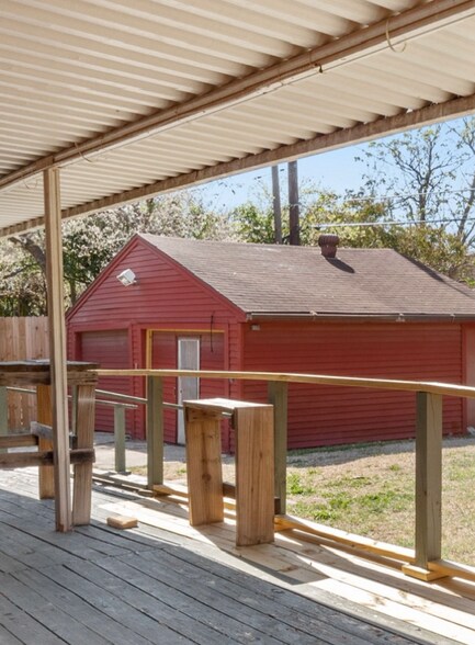 Building Photo - 10911 Visalia Dr