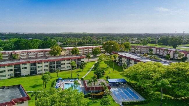 Building Photo - 9820 S Hollybrook Lake Dr
