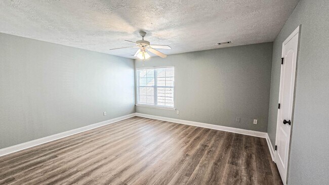 Building Photo - 831 Landing Dr