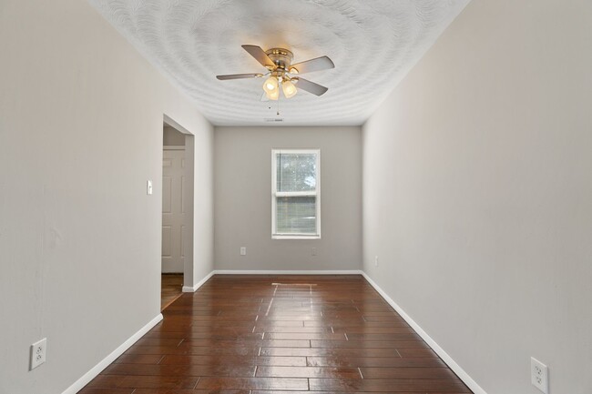 Building Photo - Charming 3-Bedroom Townhouse in Chesapeake