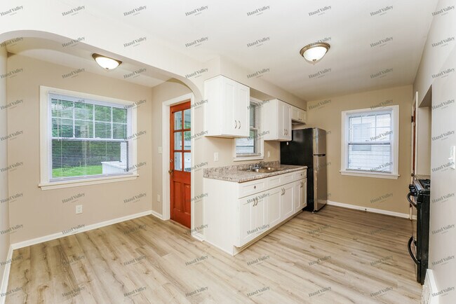 Building Photo - 17401 Maple Heights Blvd