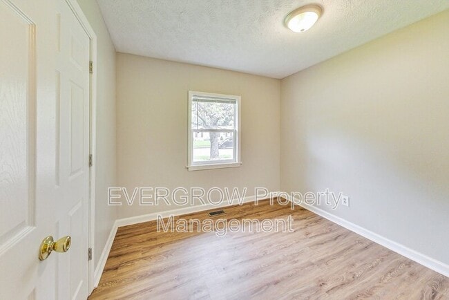 Building Photo - 3962 Strathmore Dr