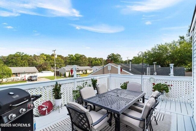 Building Photo - 19 Elm St