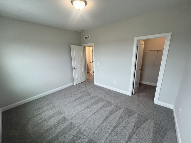 Building Photo - 1160 Topaz Cave Cir