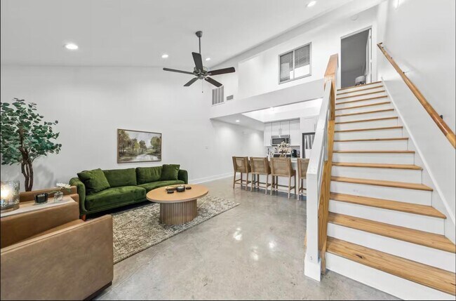 Building Photo - FOR RENT in LAFAYETTE!