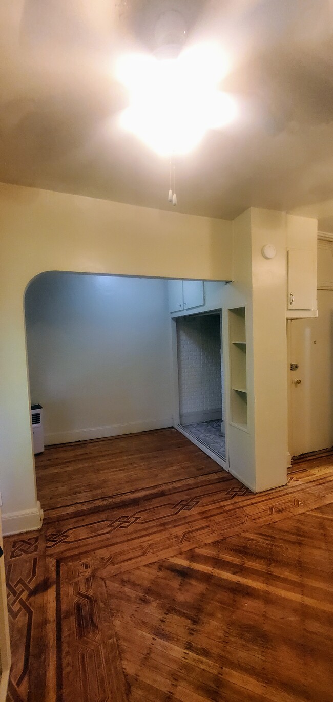 Building Photo - 105 Halsey St
