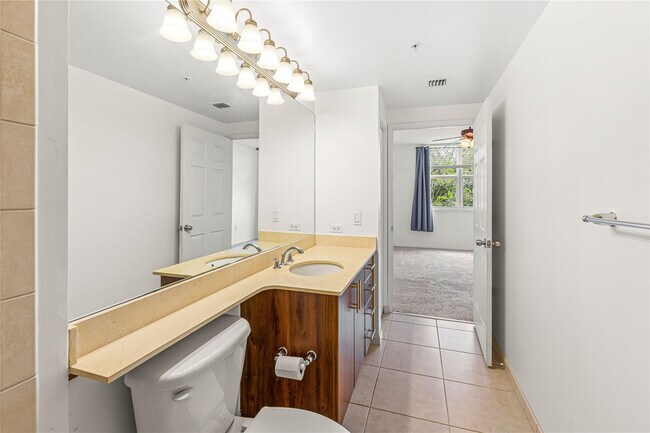 Building Photo - 2421 NE 65th St