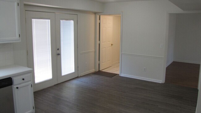 Building Photo - Well-kept 3 bedroom 2 1/2 bath home in the heart of Clemmons