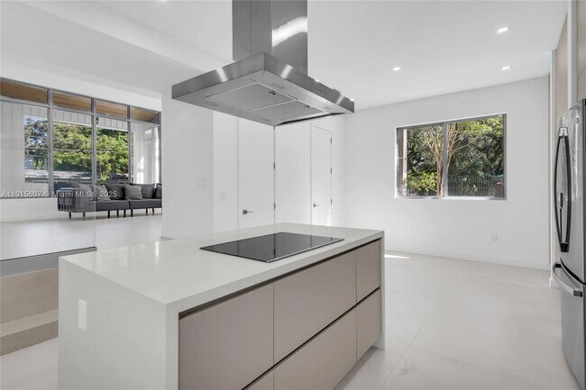 Building Photo - 3604 Day Ave