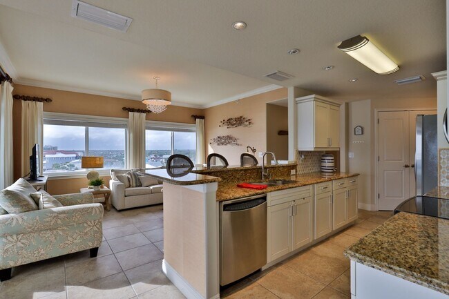 Building Photo - Oceanfront Condo 2 bed/ 2ba Beautifully Decorated and Furnished