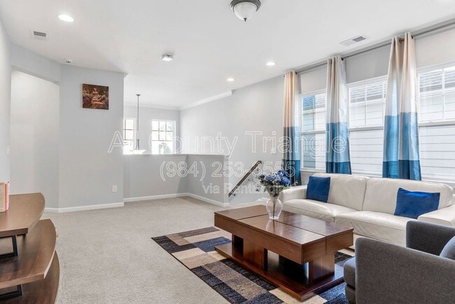 Building Photo - 504 Flip Trail