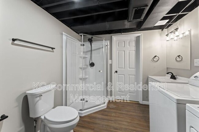 Building Photo - 7809 NE San Rafael Dr
