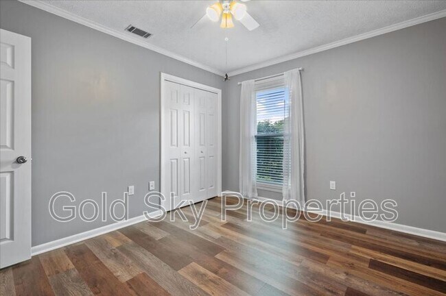 Building Photo - 210 Pine Grove Dr