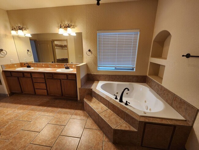 Building Photo - 2105 San Patricio Loop