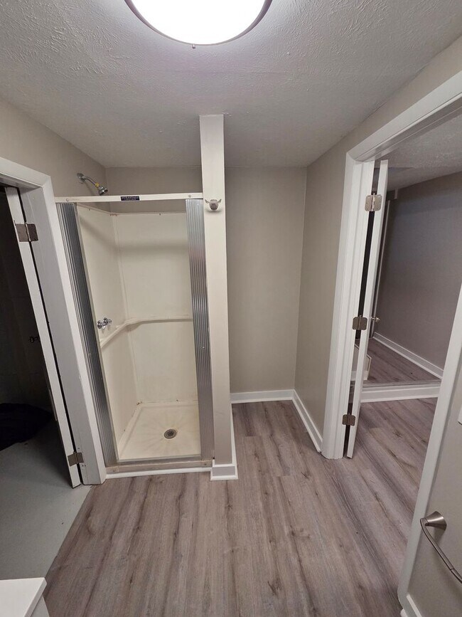 Building Photo - 3 bed, 2 bath, 1 car garage with finished basement, fenced back, newly remodeled