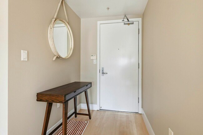 Building Photo - 588 S Van Ness Ave