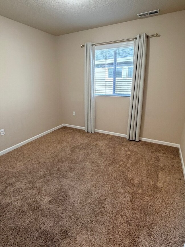 Building Photo - Beautiful Craftsman-Style Home is Ready Fo...