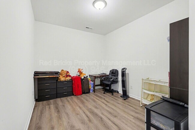 Building Photo - 760 Kitfox Dr NW