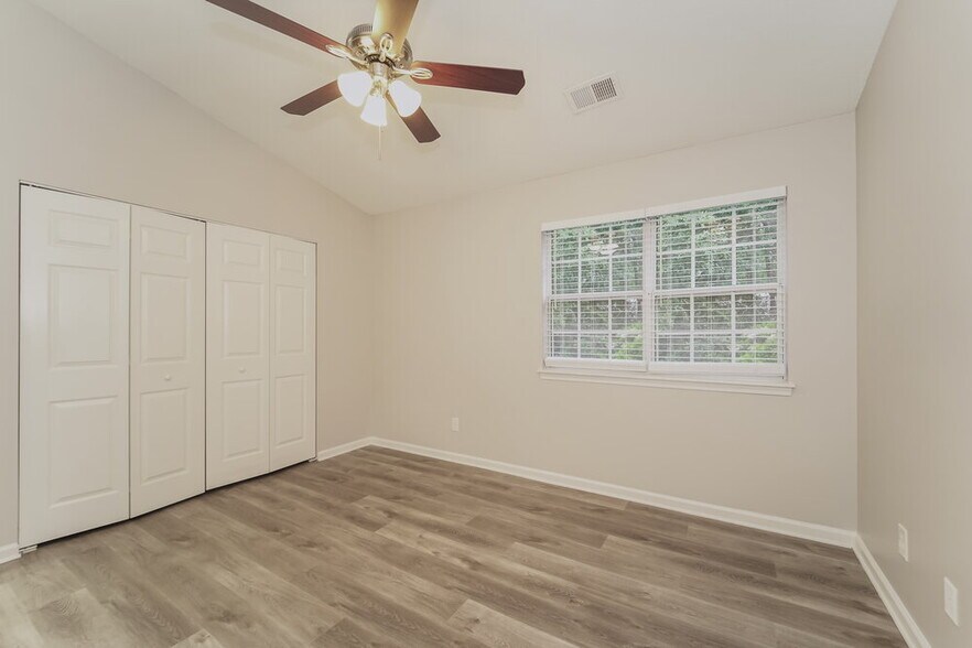 Building Photo - 3204 Summercroft Ln