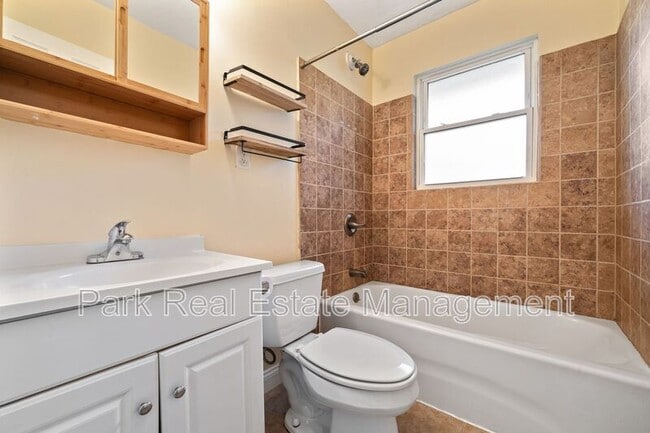 Building Photo - 2907 Beechwood Dr