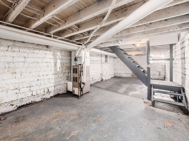 Building Photo - 421 E Mithoff St