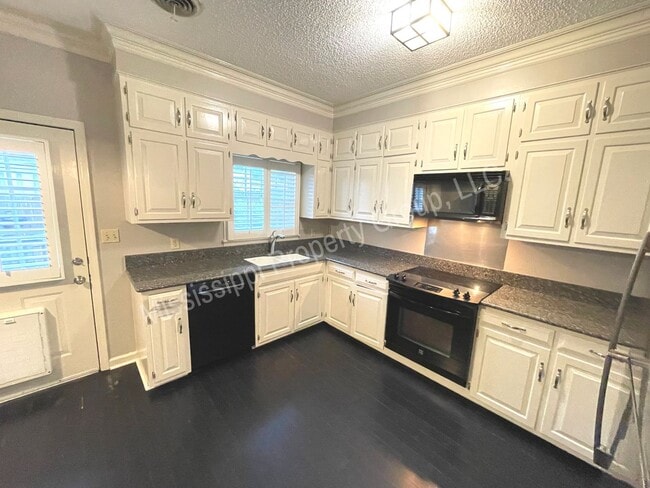 Building Photo - EXCELLENT LOCATION - 2BD/2BA FOR RENT