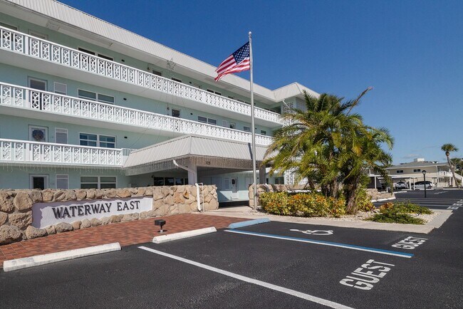 Building Photo - Intracoastal 2 bed/ 2 ba condo with lots o...