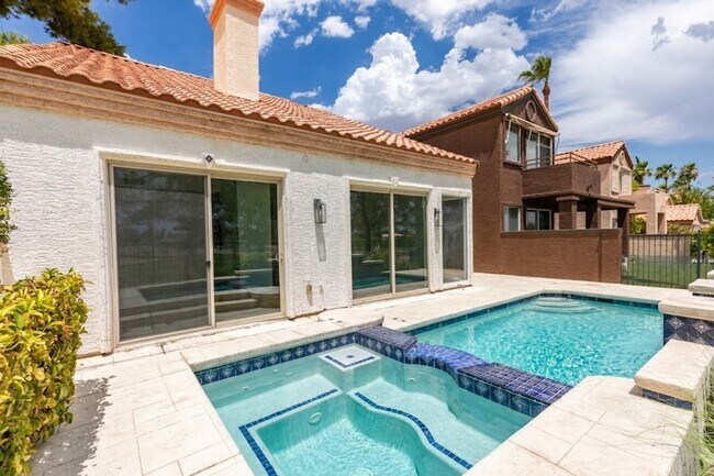 Building Photo - 3 Bedroom, 2.5 Bath Golf Course Home in Guard-Gated Canyon Gate